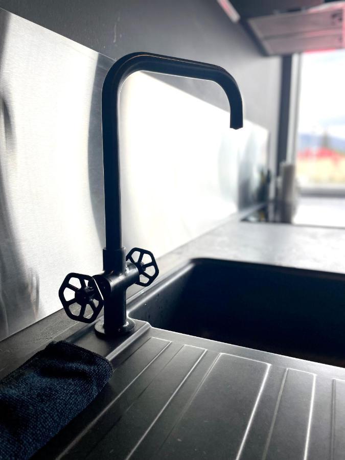 Modern Apartment With Hot Tub In Akureyri Esterno foto