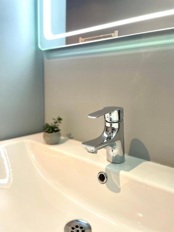 Modern Apartment With Hot Tub In Akureyri Esterno foto